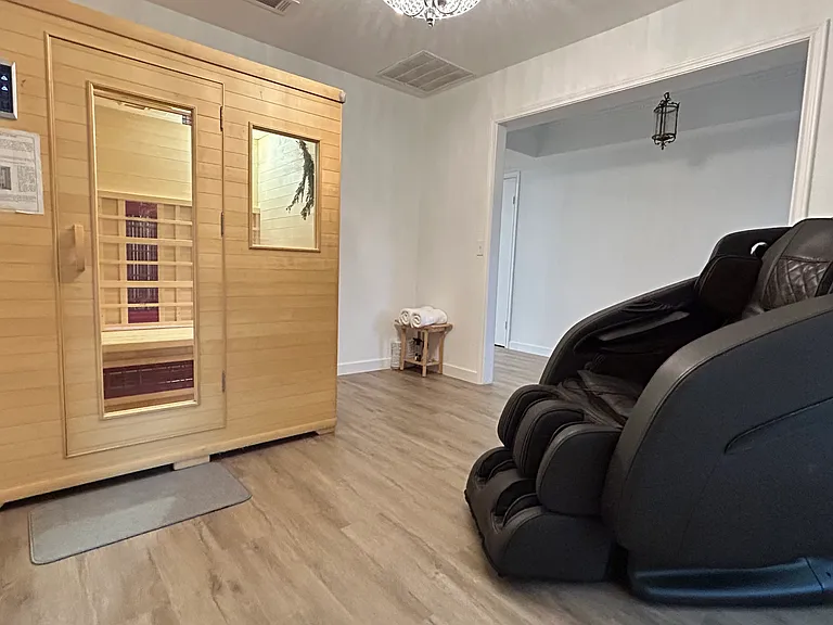 Mini-Spa with Infrared Sauna and a zero-gravity Massage Chair.
