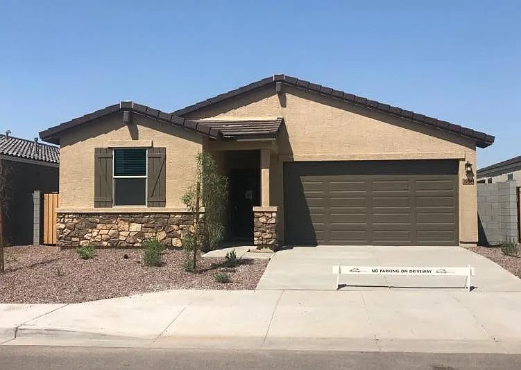 1958 N 213th Dr — Photo 2