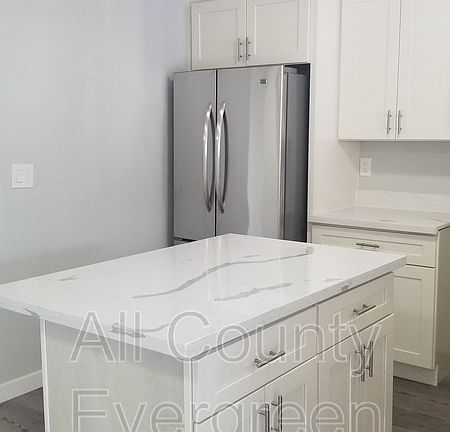 3rd image of 216 Chicago Blvd S #B
