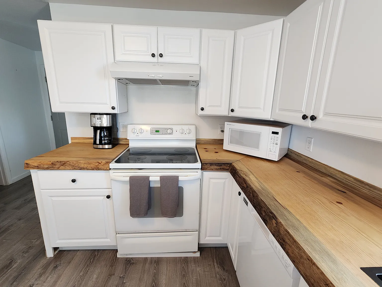 537 S Taylor Rd — Photo 2