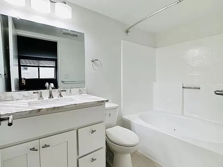 2110 S Bentley Ave — Photo 18