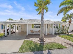 914 Spanish Dr S