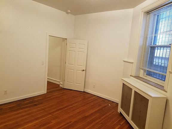 5th image of 2319 Fitzwater St #102