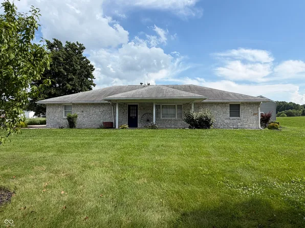 106 E 14th St, Clay City, IN 47841