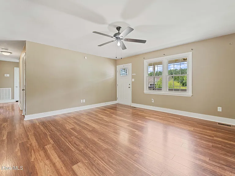 108 Quail Hollow Dr — Photo 4