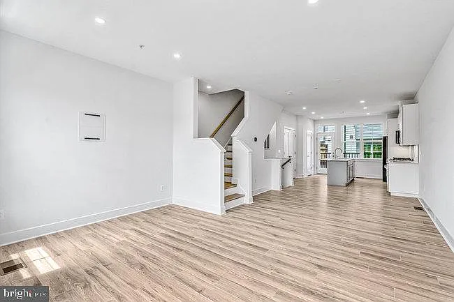 11236 Bunsen St — Photo 22
