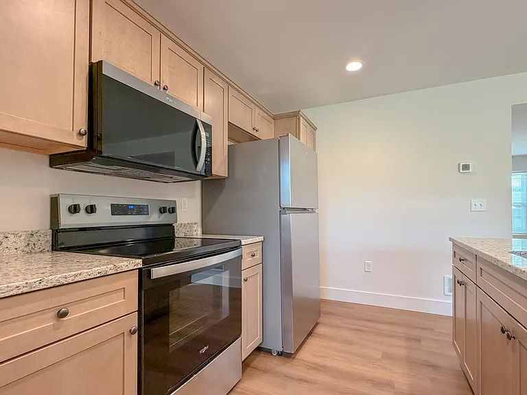 273 Locust St — Photo 9