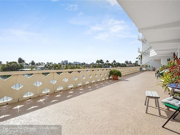 5th image of 333 NE Sunset Dr #105
