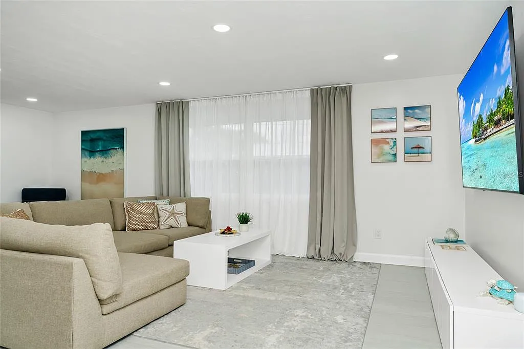 3 bed, 2.0 bath, 1515 sqft, $5,900 — Photo 3
