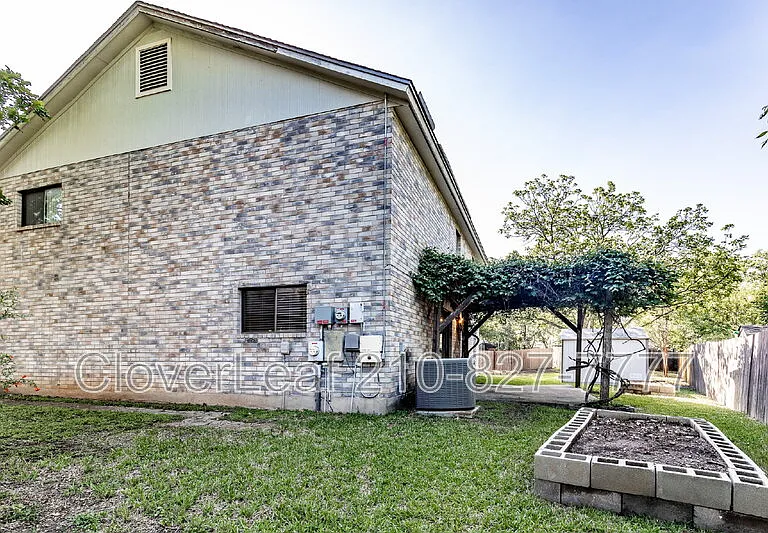 7426 Rainfall Park — Photo 48