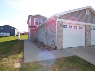 558 Pointe Ct SW, Rochester, MN 55902