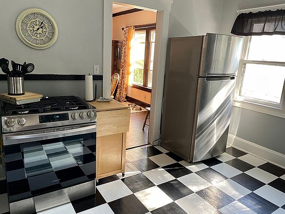 5th image of 1556 Parkwood Rd #2