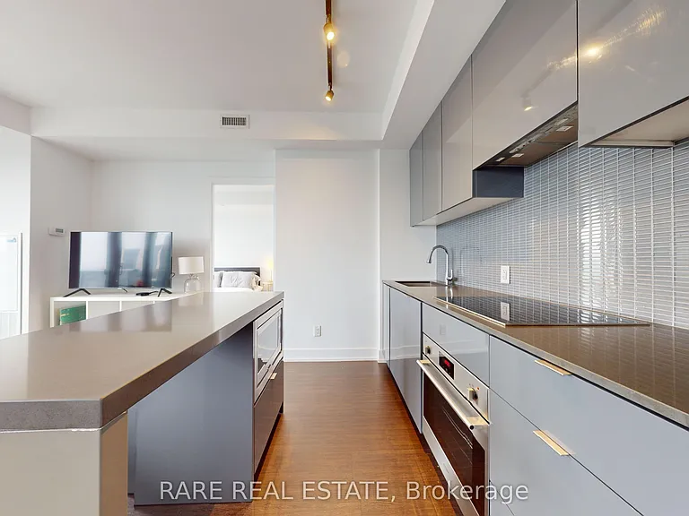 7 Grenville St #3307 — Photo 5