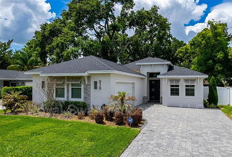 4 bed, 2.0 bath, 2216 sqft, $3,495 — Photo 1