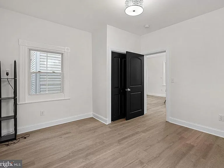 617 Montgomery St — Photo 8