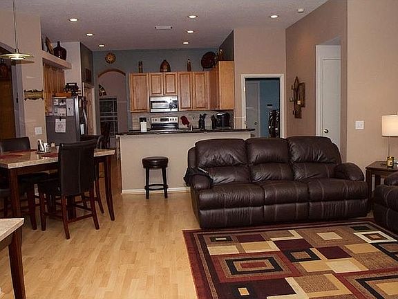 4th image of 2609 Valencia Grove Dr