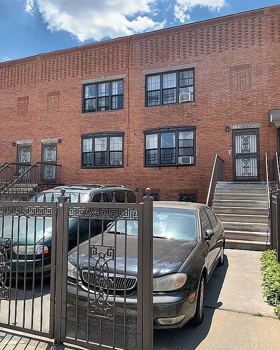 1st image of 1764 Pacific St
