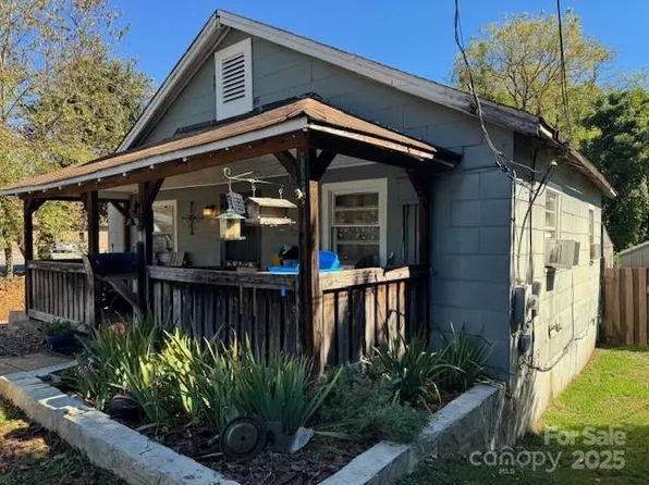 718 E Union St, Morganton, NC 28655