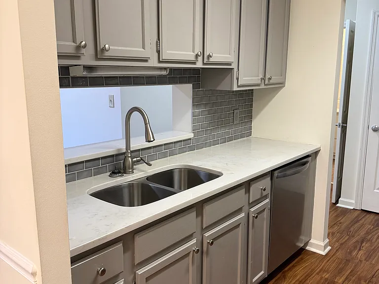 300 Johnson Ferry Rd #A709 — Photo 2