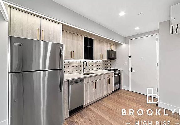 5th image of 216 Bainbridge St #1G