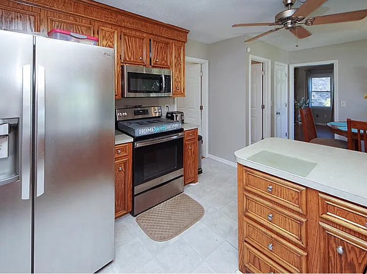 146 Mellard Dr — Photo 5