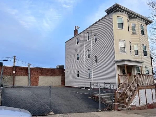 15 Greenock St, Dorchester, MA 02124