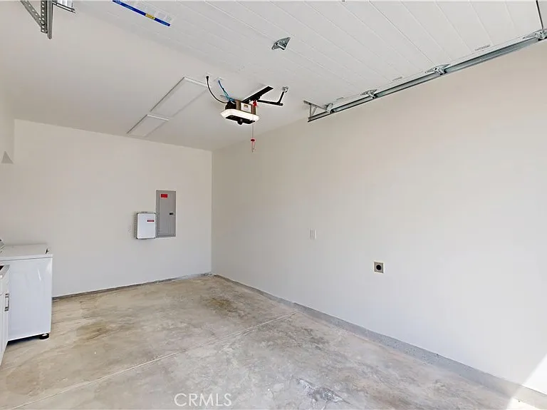363 Flower St #B — Photo 18