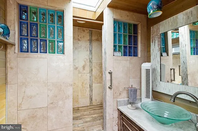 36 Shore Dr #BOATHOUSE — Photo 7