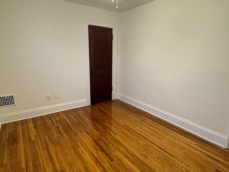 2713 Hibbert Ave — Photo 10