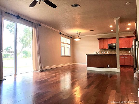 5th image of 683 Vista Meadows Dr