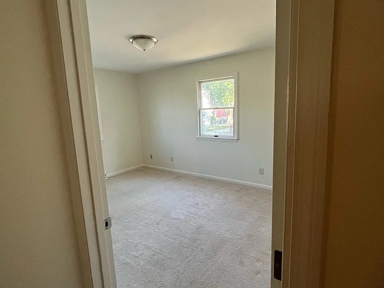 225 N Miami Ave — Photo 7