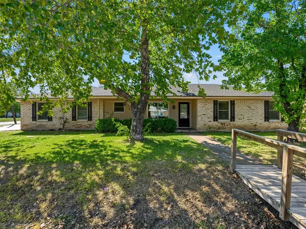 900 N Bunker Dr, Robinson, TX 76706
