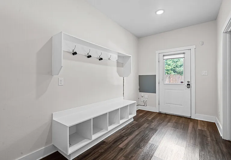 2201 W Devitt St — Photo 5