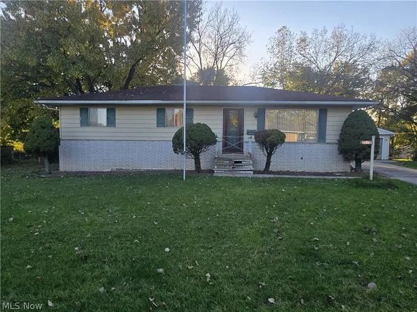 7670 Sleepy Hollow Dr, Parma, OH 44130