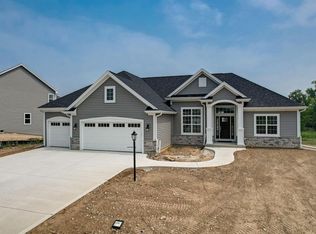 W221N4622 Timber Dr, Pewaukee, WI 53072