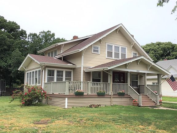 3rd image of 200 N Wilhelm Ave