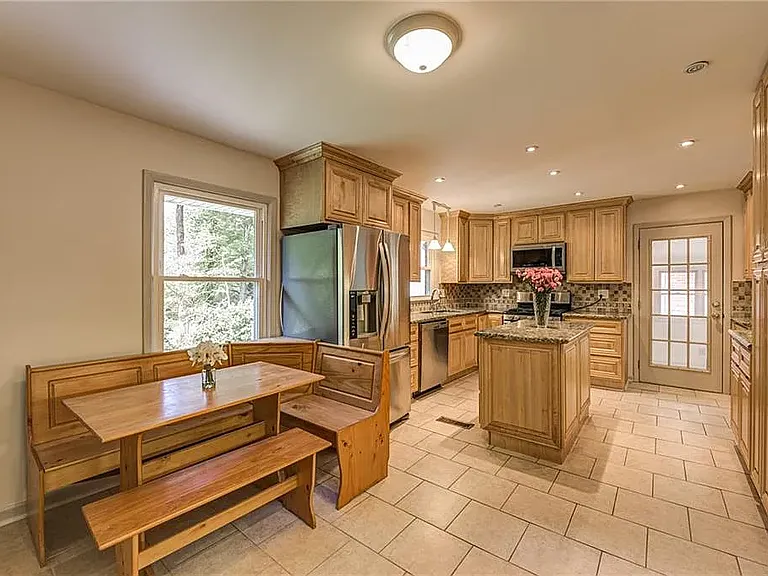 2340 Burch Cir — Photo 6