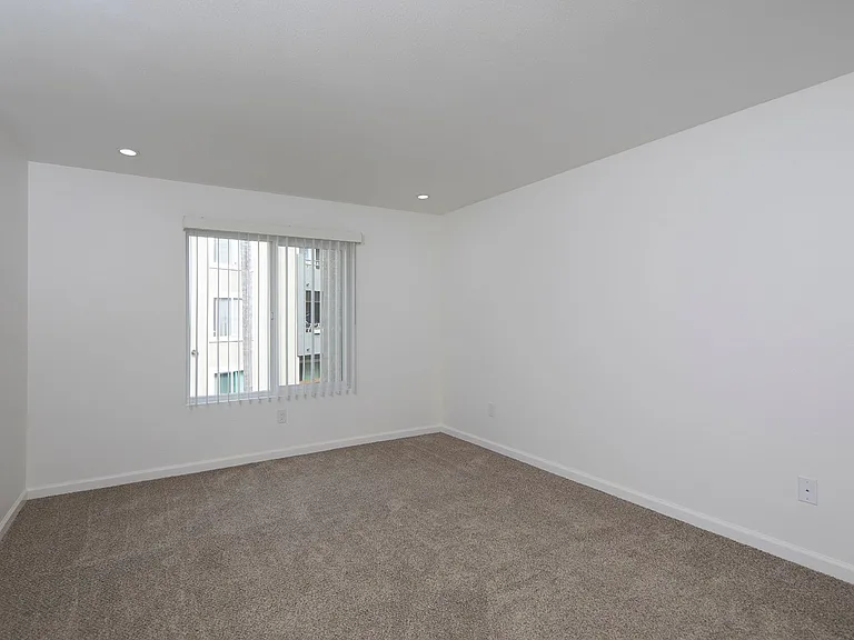 Mission Pacific Apartments — Photo 71