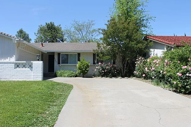 8563 La Riviera Dr — Photo 5