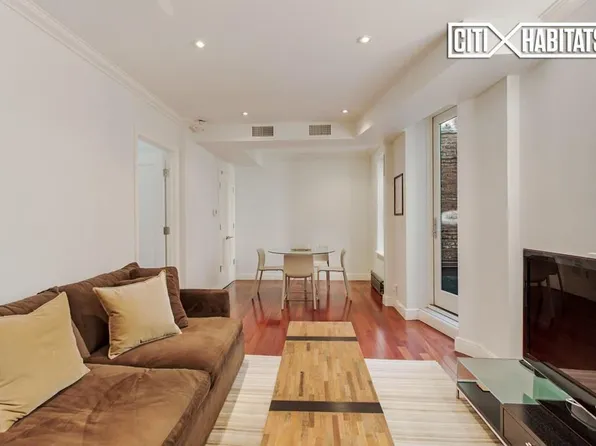 92 Perry Street image 1 of 6