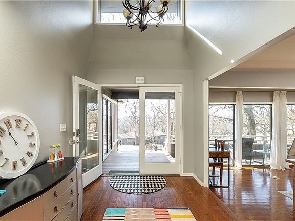 5th image of 585 N Rockcliff Rd