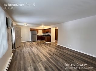 14 Rushmore Rd APT 5, Fox Lake, IL 60020