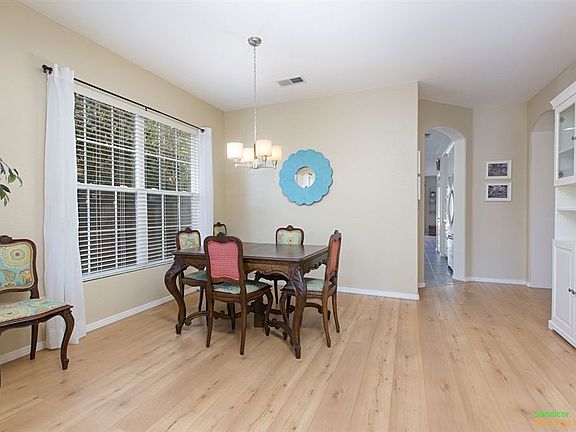 5th image of 981 Cordova Dr