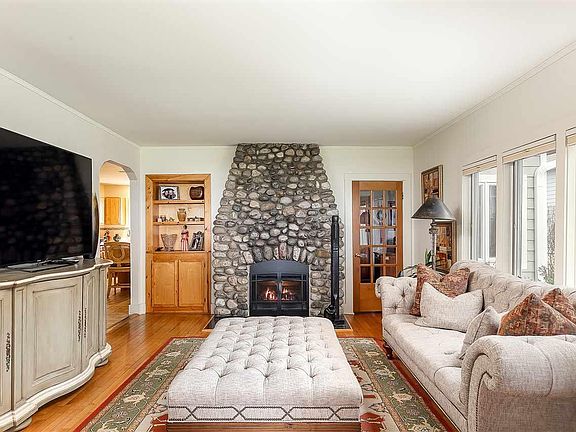 5th image of 334 S East Bay Blvd