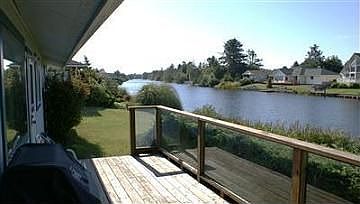 1st image of 633 Kachess Ct SE