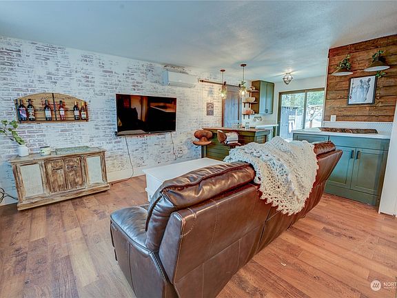 5th image of 21924 21928 88th Avenue E