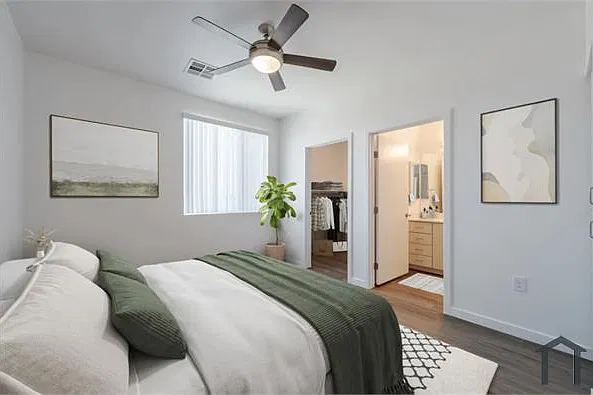 4 bed, 1360 sqft, $1,956 — Photo 3