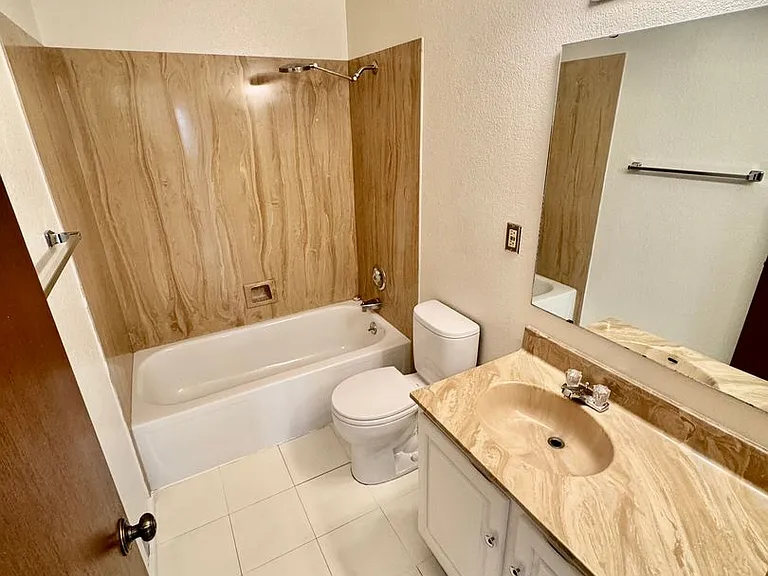 3635 Fremont Ave N #403 — Photo 10
