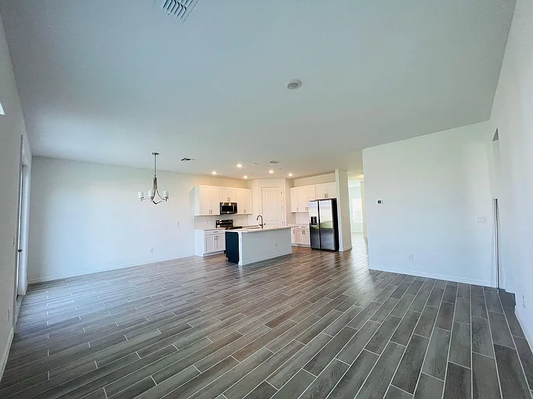 2223 Derwent Dr — Photo 5