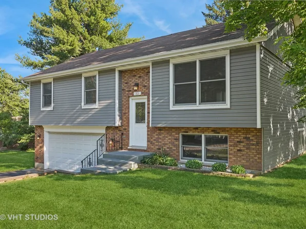 23 Meadow Ln, Oakwood Hills, IL 60013